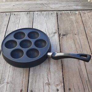 Nordic Ware Ebelskiver Filled Pancake Pan Danish Pancakes Apple Puffs 01700 USA